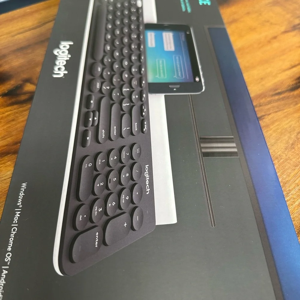Logitech- K780 Full-size Wireless Scissor Keyboard- White